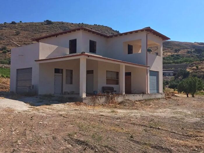 Casa con 5 locali in vendita in Caltafaraci, Agrigento
