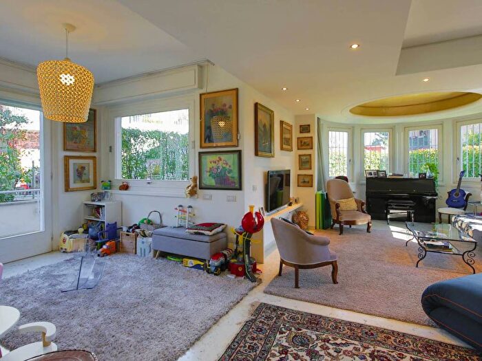 Casa con 6 locali in affitto in Villaggio Ambrosiano, Segrate