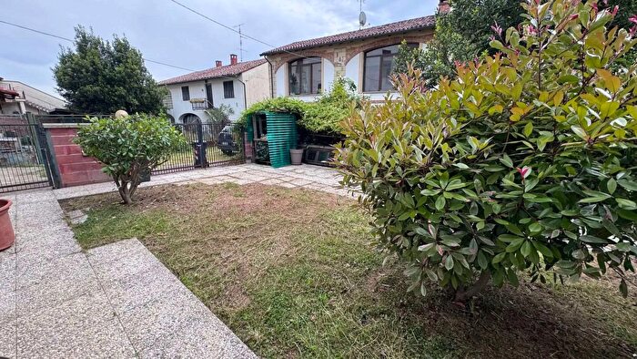 Casa con 7 locali in vendita in Camagna Monferrato