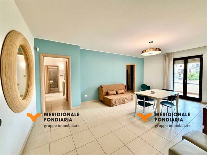 Appartamento con 6 locali in affitto in Via Salvatore Nahi, Poligono Via San Cesario, Lecce