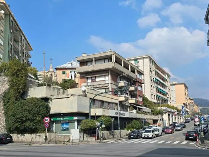 Appartamento con 6 locali in vendita in Via Timavo, Genova