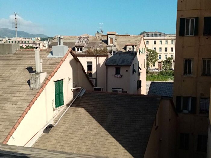 Casa bilocale in affitto in Piazza Capro, Manin, Genova