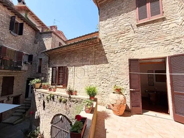 Appartamento trilocale in vendita in Via Roma, Montone