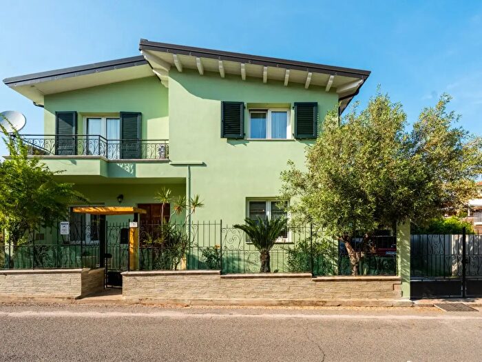 Casa con 7 locali in vendita in Via Fratelli Bandiera, Capoterra