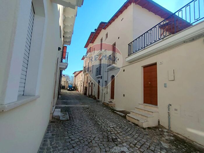 Casa con 5 locali in vendita in Via della Pieta, LAquila