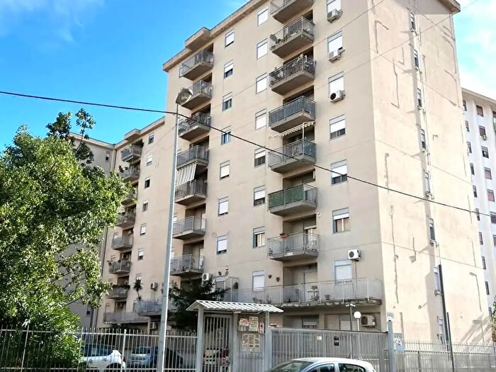 Appartamento quadrilocale in vendita in Via Santa Maria di Gesù, Palermo