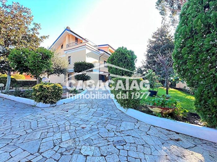 Appartamento quadrilocale in affitto in Via Bonaventura Somma, Infernetto, Roma