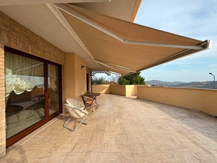 Casa con 8 locali in vendita in Via delle Risaie, Atri