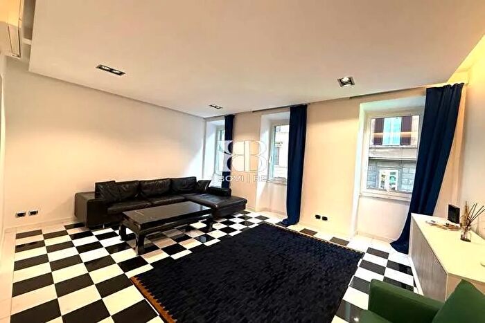 Appartamento con 5 locali in affitto in Via Capo Le Case RomaCentro Storico, Roma