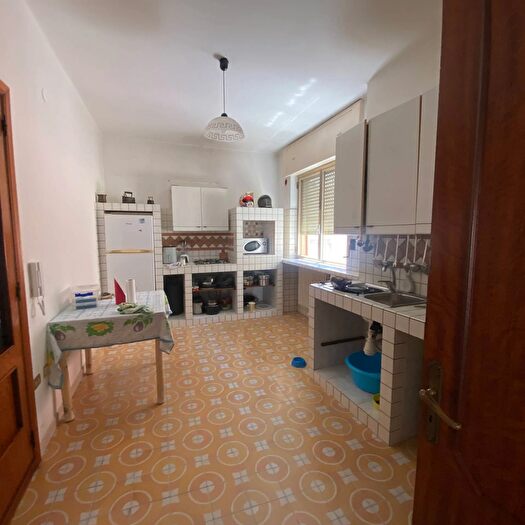 Appartamento con 6 locali in vendita in Via Roma, Latiano