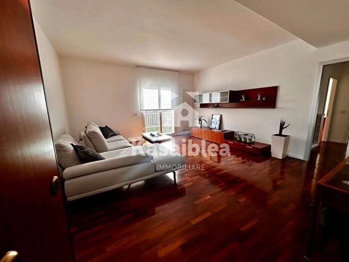 Appartamento con 5 locali in vendita in Via degli Aceri, Ragusa