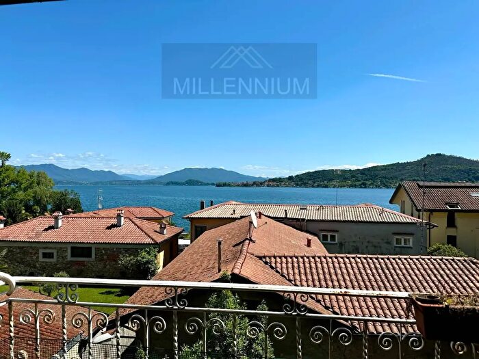 Casa con 10 locali in vendita in Via Sempione, Meina