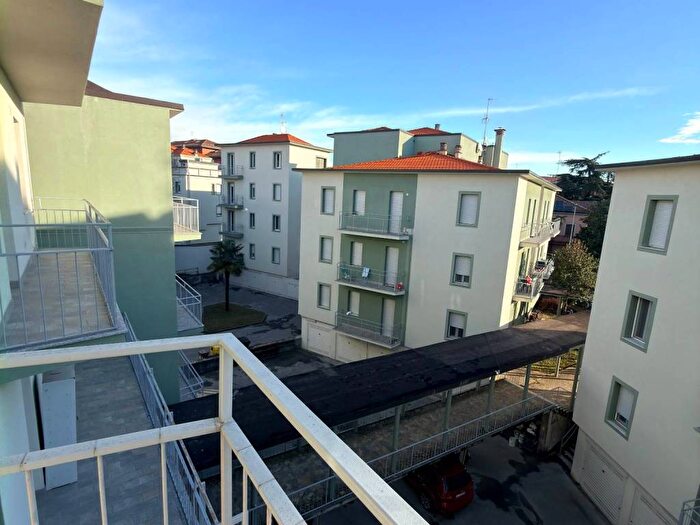 Appartamento trilocale in affitto in Via Giuseppe Scaramuzza, Città Giardino, Pavia