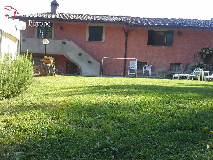 Casa con 7 locali in vendita in Via Boccagnello, Vicchio