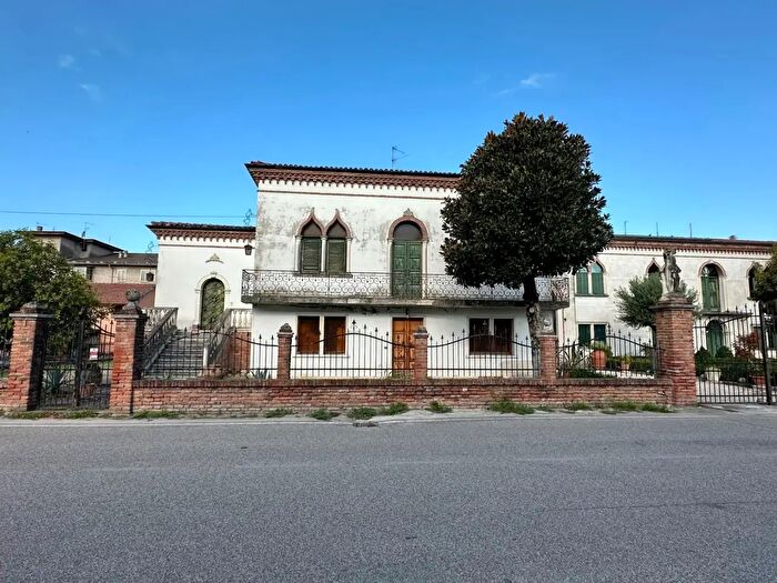 Casa quadrilocale in vendita in Via Roma Snc, Casale Di Scodosia