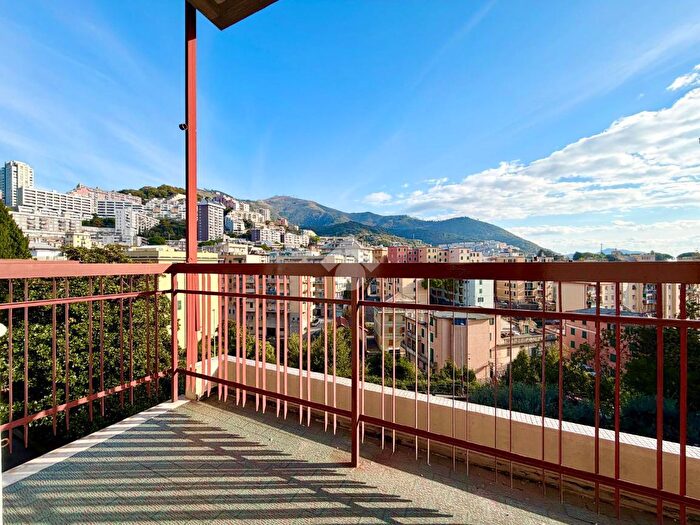 Appartamento con 5 locali in vendita in Via Stefano Prasca, Genova