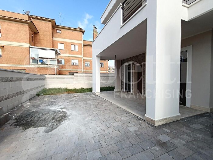 Casa quadrilocale in vendita in Via delle Viole, Anzio