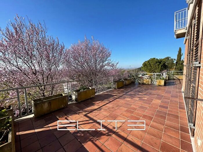 Casa con 9 locali in vendita in Camerata Picena