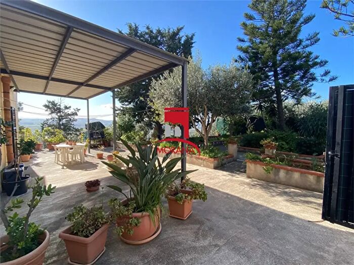 Casa quadrilocale in vendita in Via Baglio Cassatelle, Valderice