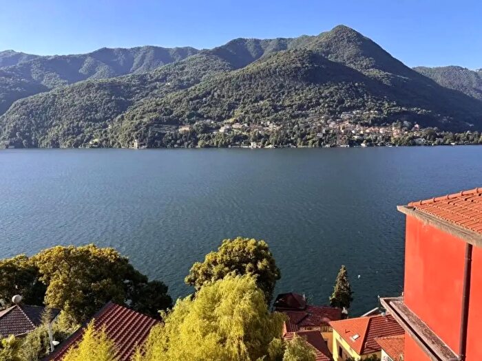 Appartamento quadrilocale in vendita in Via Cavadino, Carate Urio