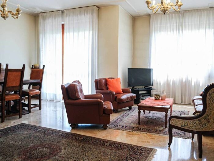 Appartamento trilocale in affitto in Via John Fitzgerald Kennedy, Centro, San Donato Milanese