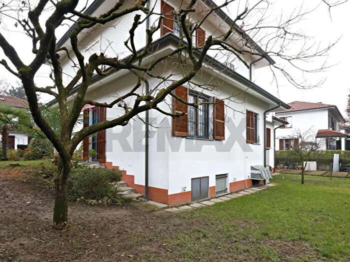 Casa con 7 locali in vendita in Via Manara, Lesmo