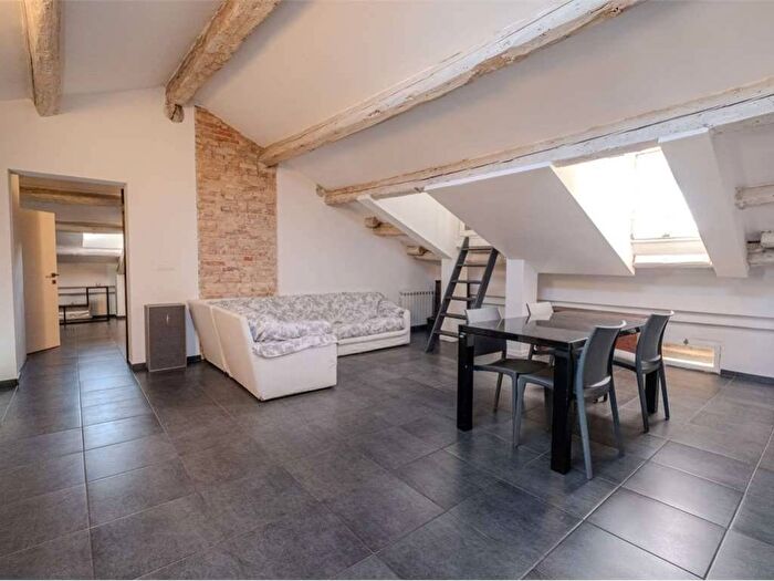 Appartamento con 6 locali in affitto in via buccari, Mestre, Venezia