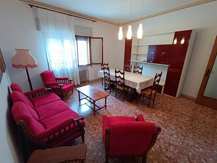 Appartamento quadrilocale in affitto in Via Angeli, Centro, Adria