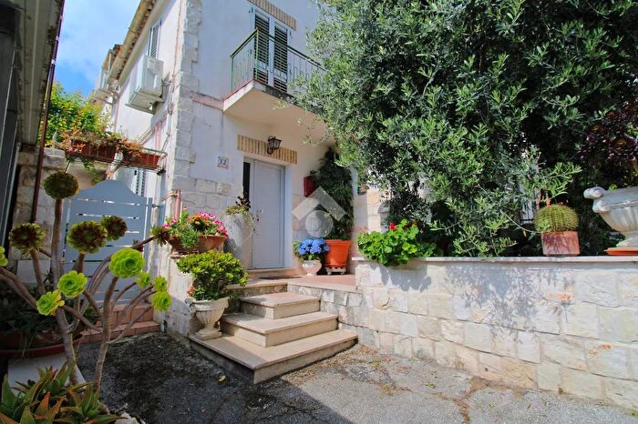 Casa trilocale in vendita in Via Piana, Loreto