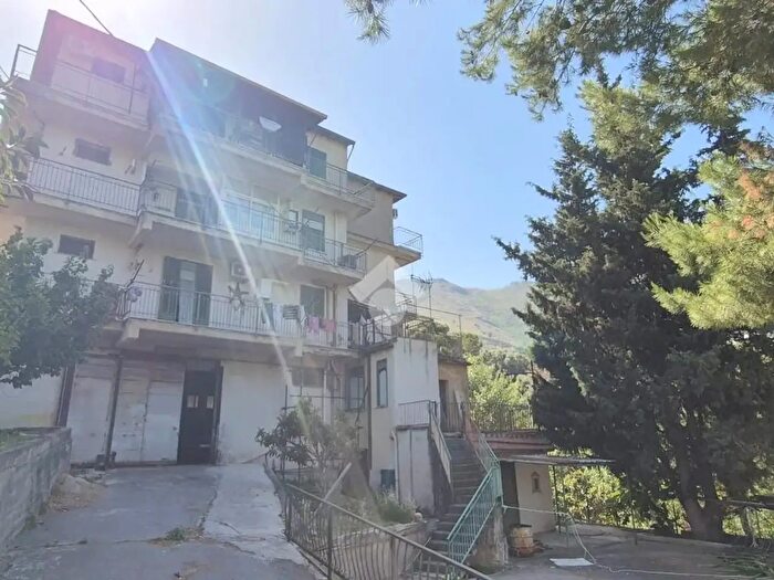 Casa con 6 locali in vendita in Via Pietre Mole, Monreale