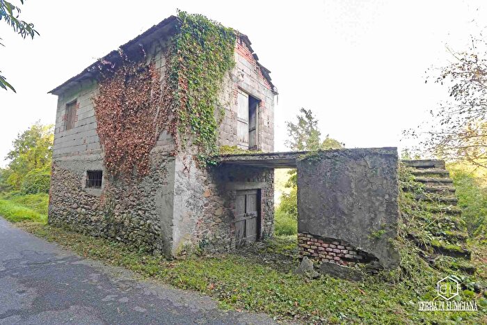 Casa bilocale in vendita in Via Piano di Virgoletta, Villafranca In Lunigiana