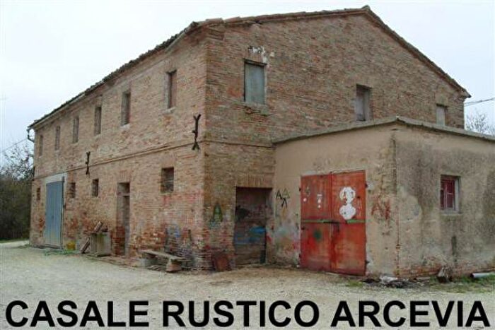 Casa con 6 locali in vendita in Montale, Arcevia