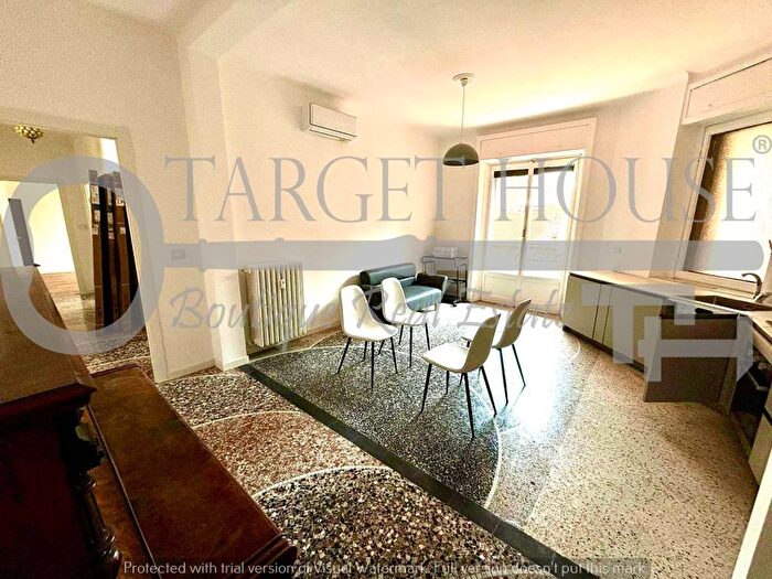 Appartamento trilocale in affitto in Via Mauro Macchi, Centrale, Milano