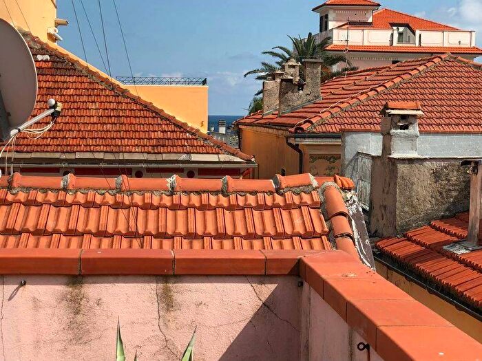 Appartamento trilocale in affitto in Vico Balilla, Spotorno