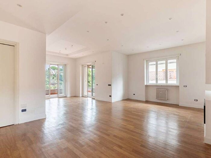 Appartamento con 5 locali in affitto in via monterosi, Fleming, Roma