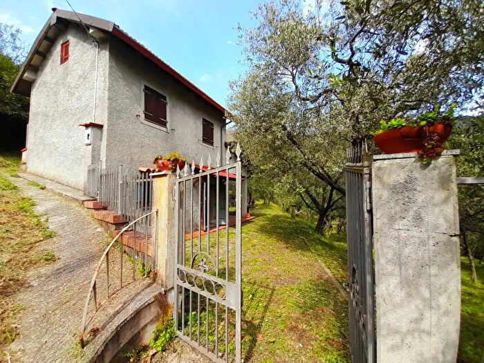 Casa bilocale in vendita in Via Carignano, Fosdinovo