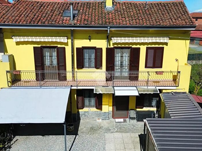 Casa quadrilocale in vendita in Via Isolabella, Poirino