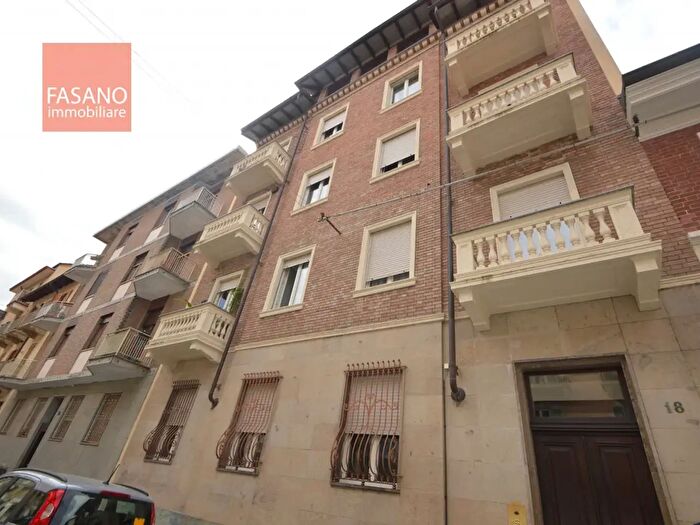 Appartamento con 5 locali in affitto in Via Vignale, Torino