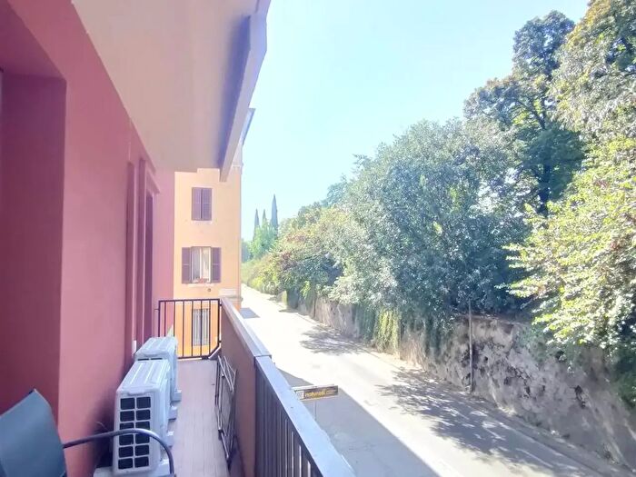 Appartamento quadrilocale in affitto in Via Maroncelli, Verona