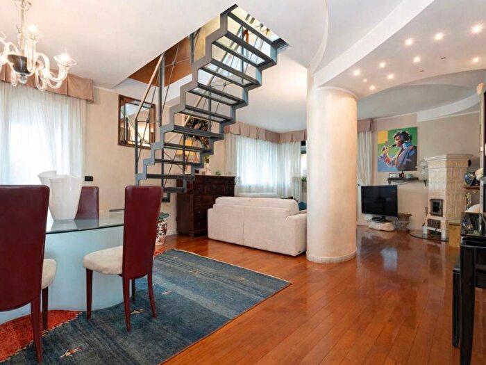 Casa quadrilocale in affitto in Via Timavo, Isola, Milano