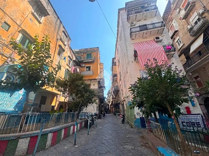 Appartamento quadrilocale in vendita in Vico Pergola all'Avvocata, Napoli