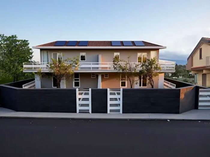 Casa con 5 locali in vendita in Via Sottotenente Vincenzo Barbagallo, Acireale