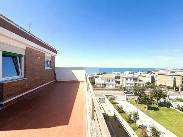 Appartamento con 5 locali in vendita in Lungomare Enea, Anzio
