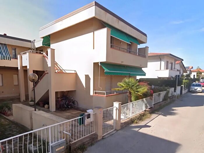 Appartamento trilocale in vendita in Via Adone dal Cima, Viareggio