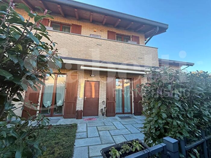 Casa quadrilocale in vendita in Via Calvino Snc, Albese Con Cassano