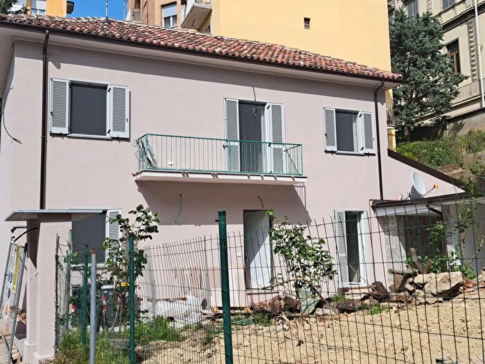 Casa con 5 locali in vendita in Via Ernesto Guala, Tortona