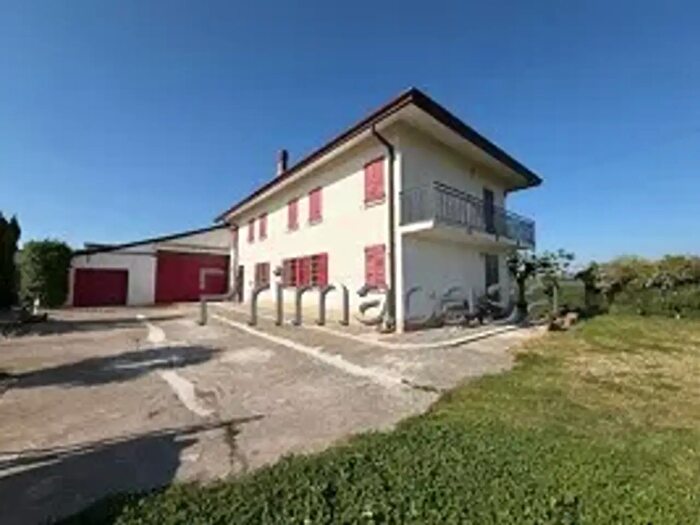 Casa con 6 locali in vendita in Via Bottirole, Bonavigo