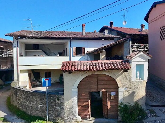 Casa con 5 locali in vendita in Via Borbone, Ome