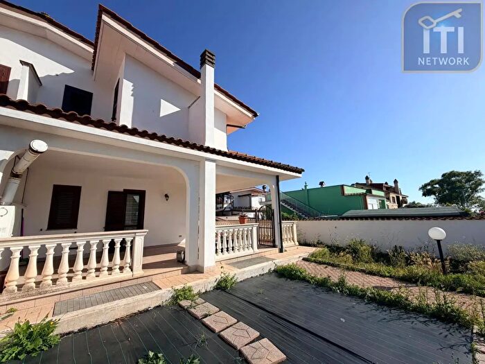 Casa con 5 locali in vendita in Via Oceano Atlantico, Pomezia