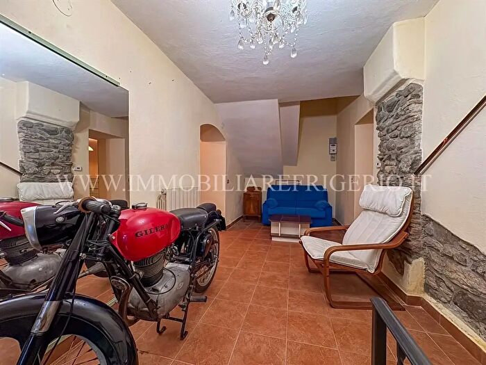 Appartamento trilocale in vendita in Via Promessi Sposi, Carenno